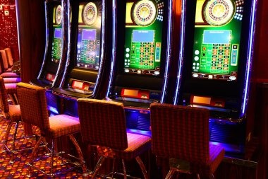 sinislot login app showing live roulette and Aviator slot game on mobile screen